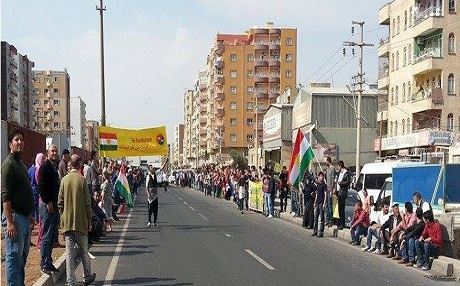 Pêşmerge gehîşt Qizil Tepe û Kurdên Bakur pêşwaziyê li wan dikin