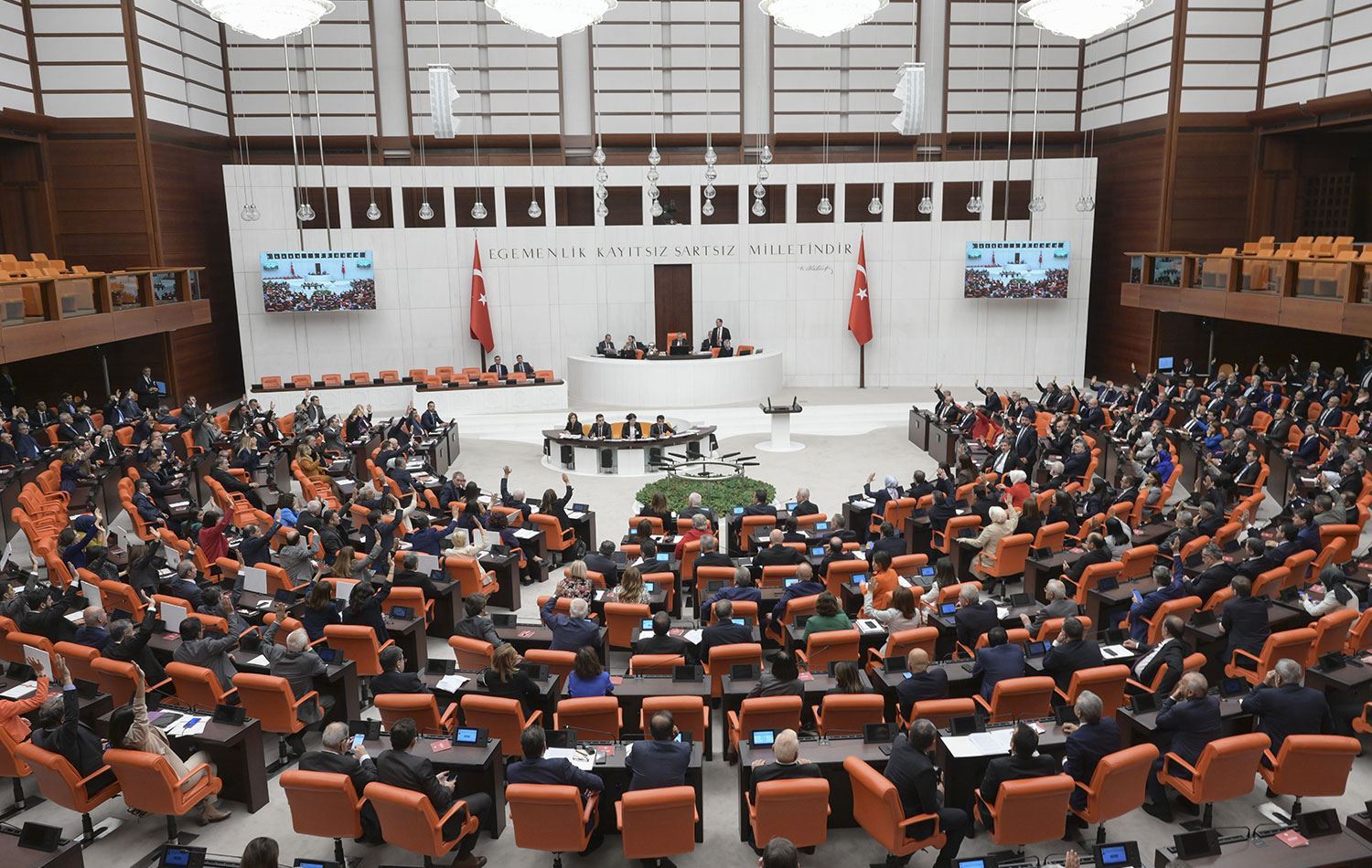 پەرلەمانی تورکیا مانەوەی سوپای وڵاتەکەی لە عێراق و سووریا درێژکردەوە