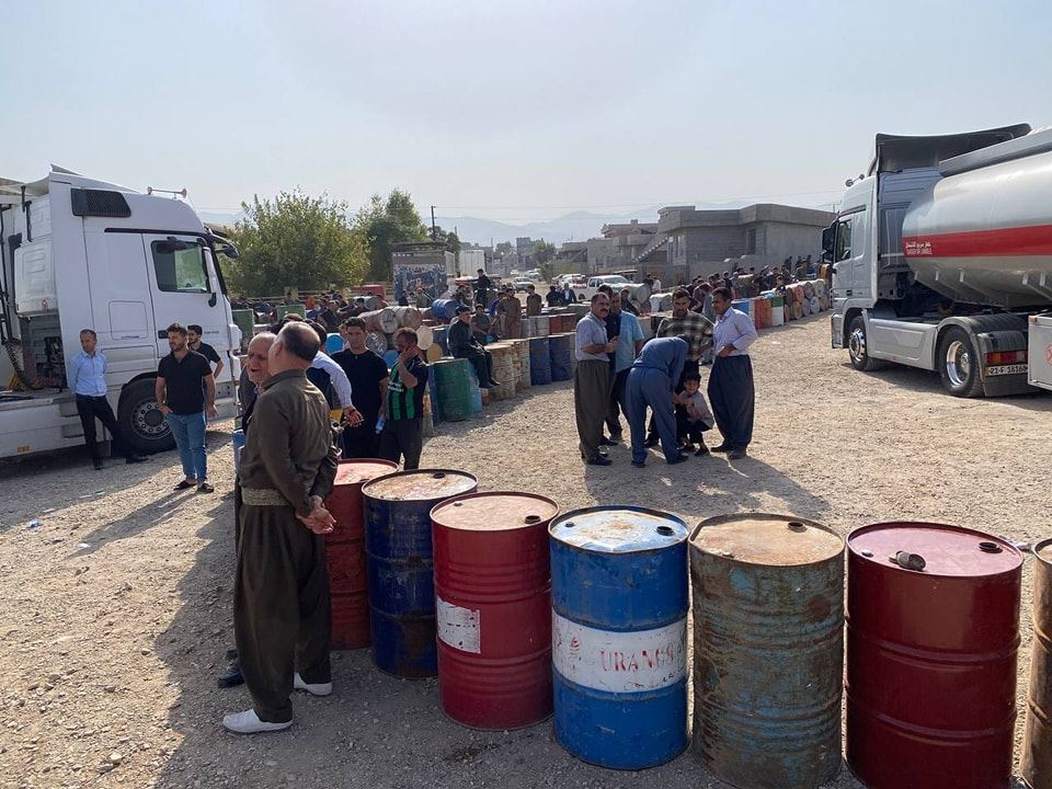 دابەشکردنی نەوت لە هەڵەبجە، وێنە: پەیجی هەڵەبجە نیوز لە فەیسبووک 