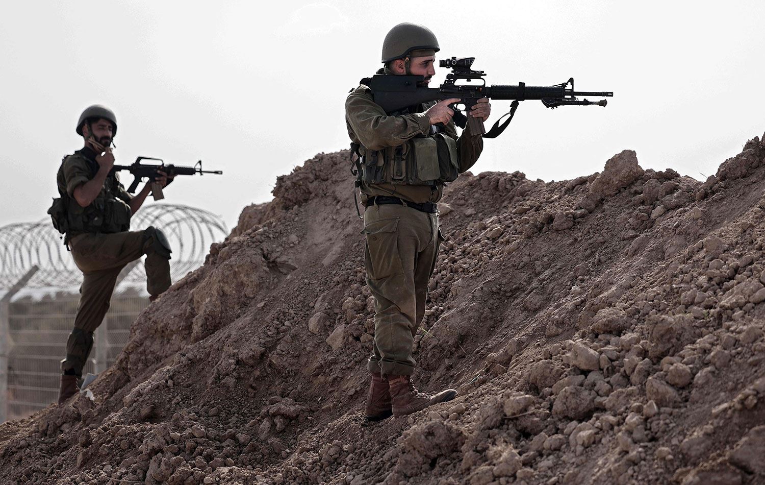 İsrail ordusıı askerleri / AFP