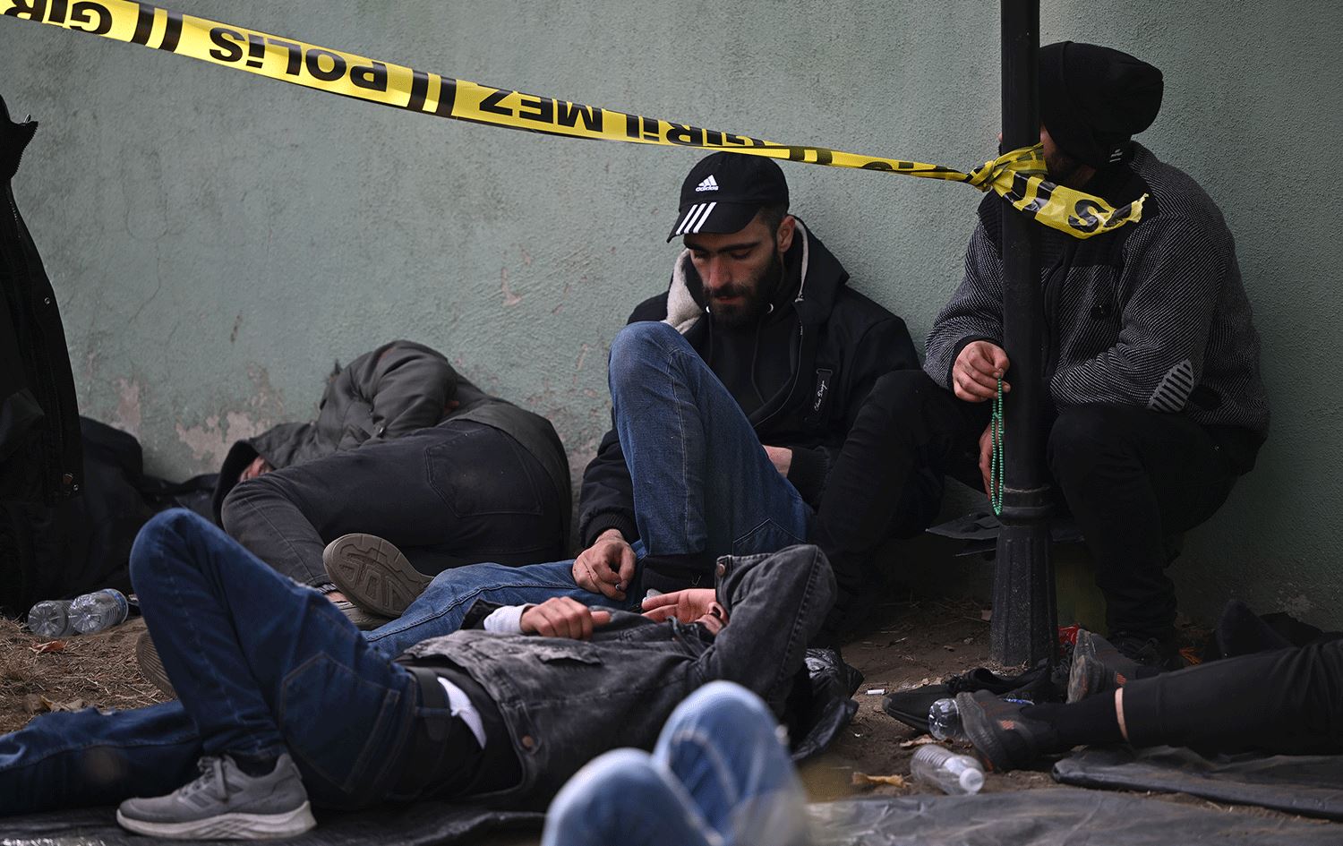 Li Edirneyê di hewşa malekê de bi dehan koçber hatin desteserkirin / Wêne: AA