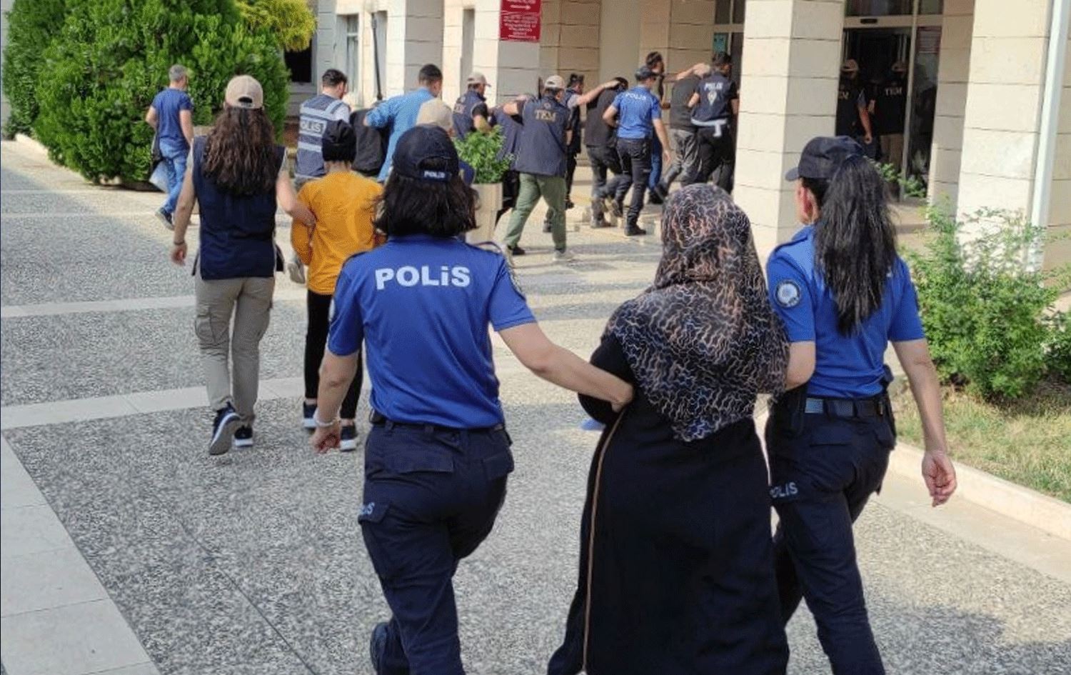 Li Sêrtê 13 kes hatin girtin / Wêne: AA