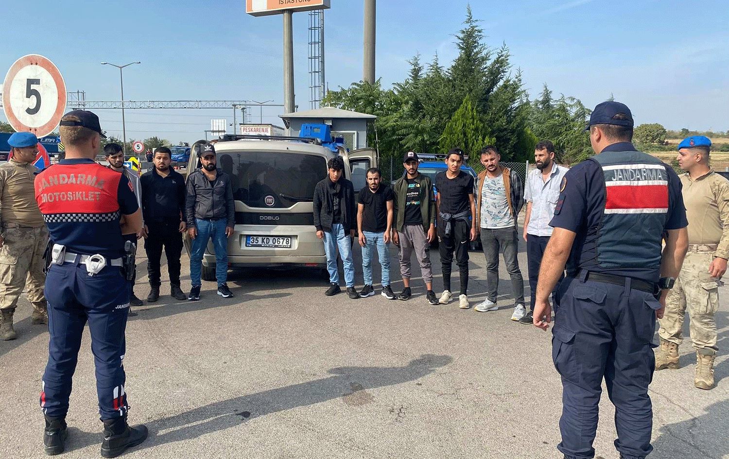 Li Edîrneyê 857 koçber hatin desteserkirin / Wêne: AA