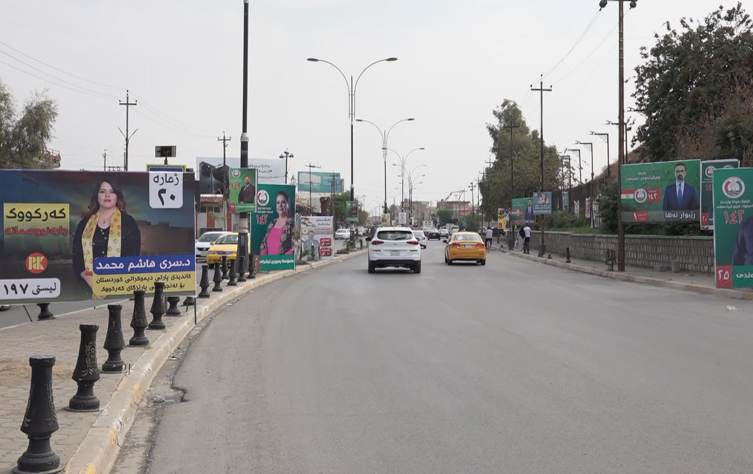 پۆستەری بانگەشەی هەڵبژاردنی یەکێتی و پارتی لە خورماتوو. وێنە: رووداو