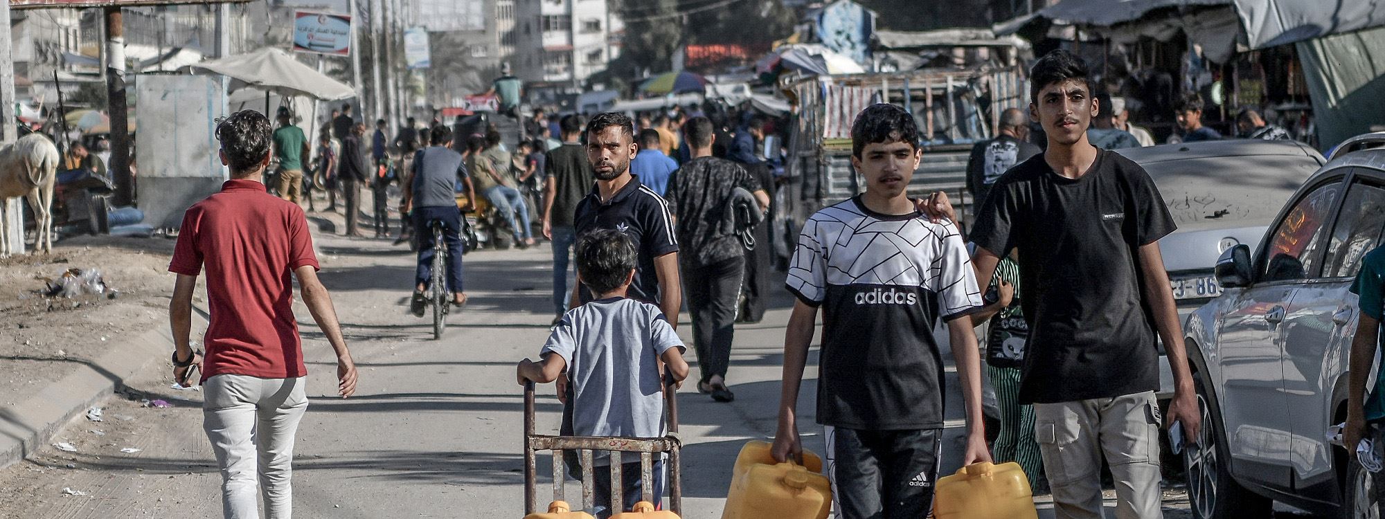 بە وێنە؛ ژیان لەنێو شەقام و کۆڵانەکانی غەززە