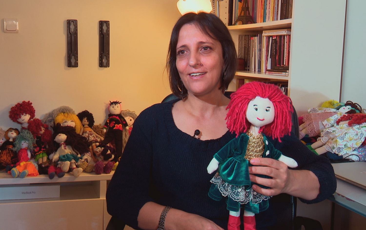 Laleş Ûsif bûkikên balkêş ji qumaşan çêdike