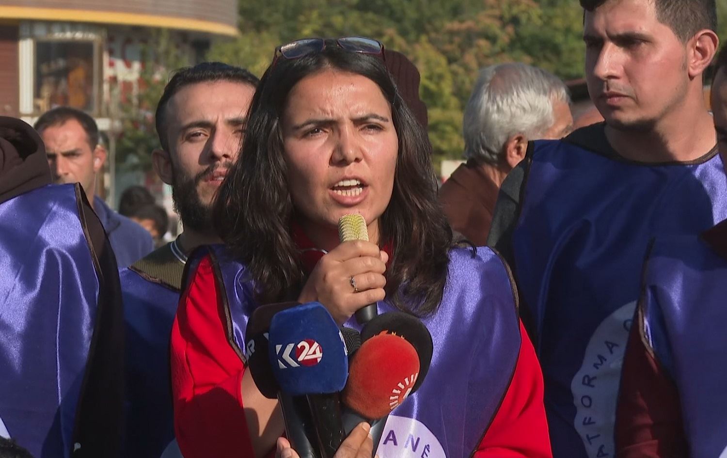 10 ciwanên Kurd sond xwar: Êdî ji xeynî Kurdî dê bi ti zimanekî din neaxivin