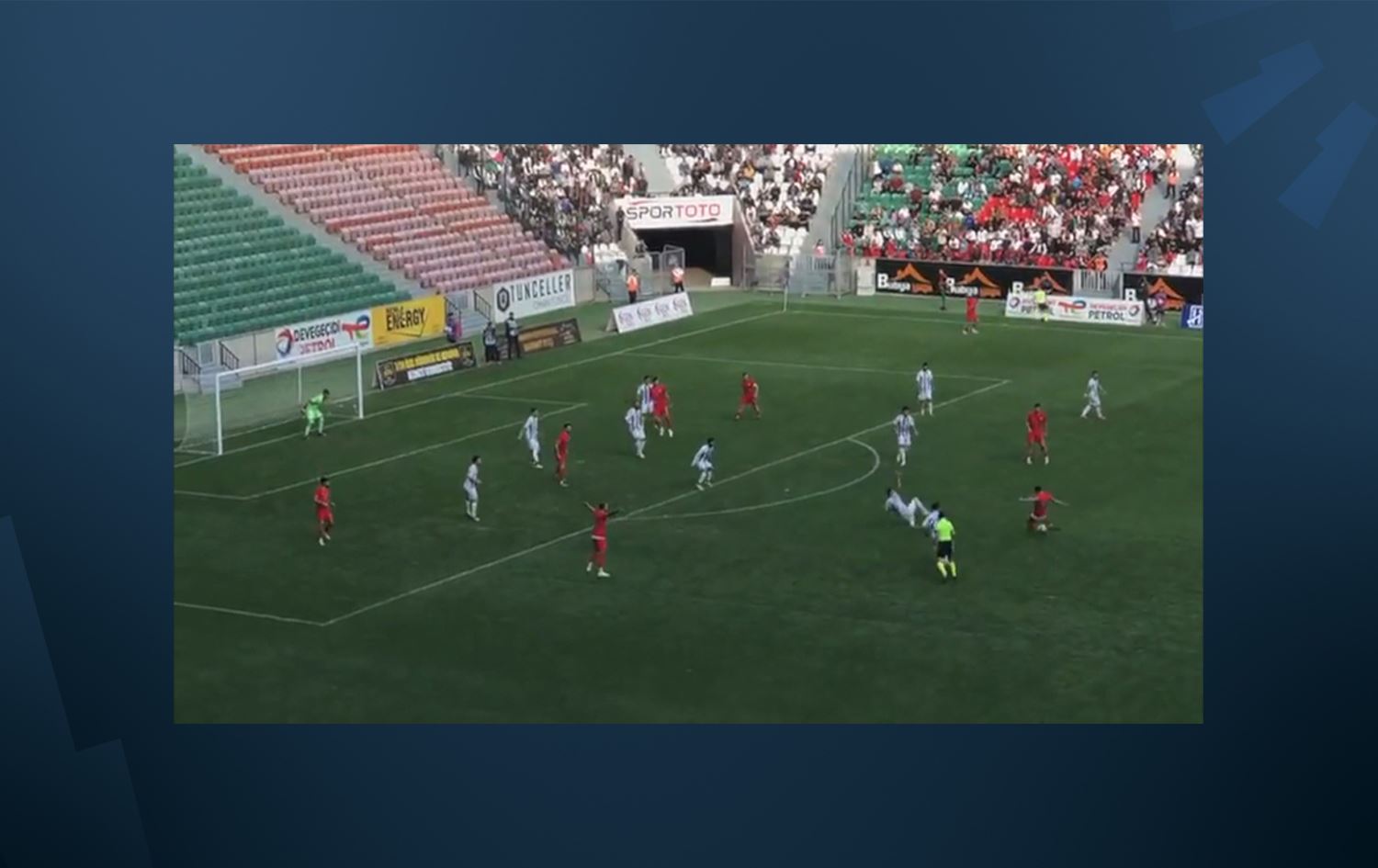 ئامەدسپۆر بە کەس راناگیرێت