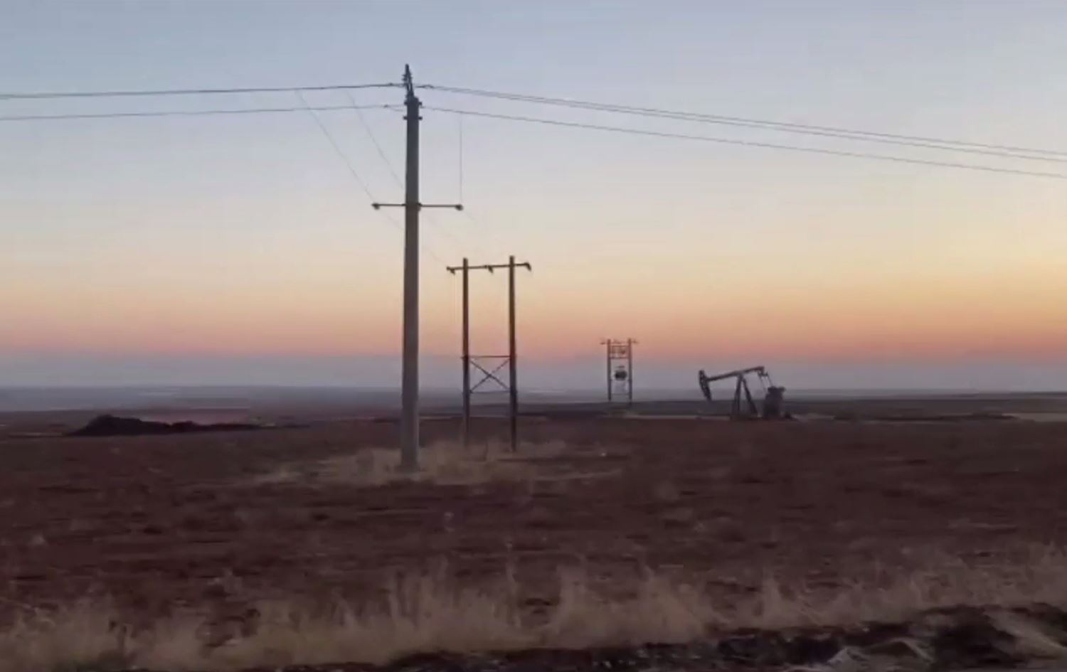 Têlên elektrîkê hatine birîn