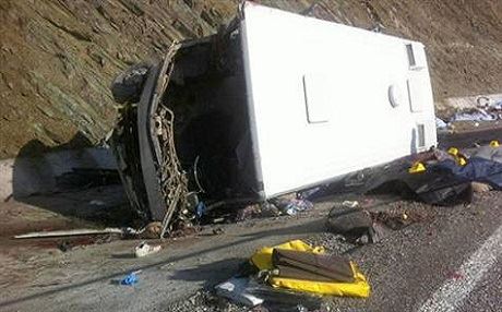 Mevsimlik işçileri taşıyan midibüs kaza yaptı: 15 Ölü