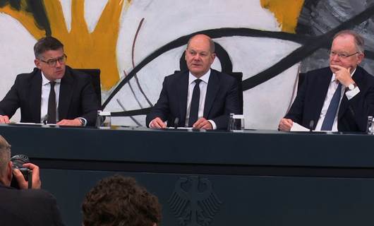 المؤتمر الصحفي لشولتز واثنين من رؤساء وزراء الولايات الألمانية بشأن سياسة الهجرة 