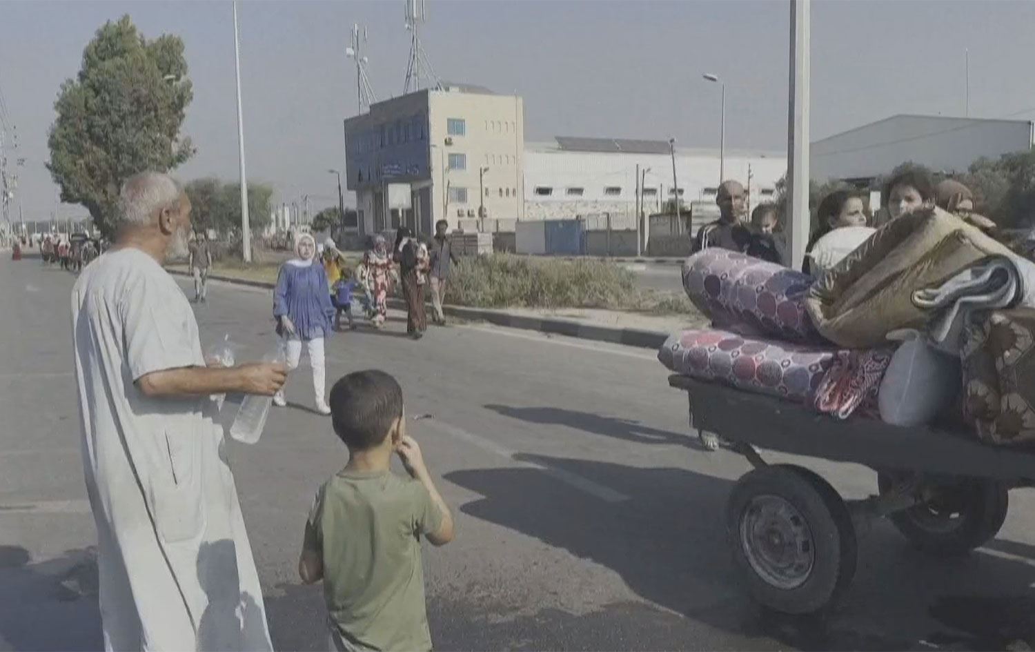 بەشێک لە فەلەستینییەکان لە باکووری کەرتی غەززەوە بەرەو باشوور کۆچ دەکەن