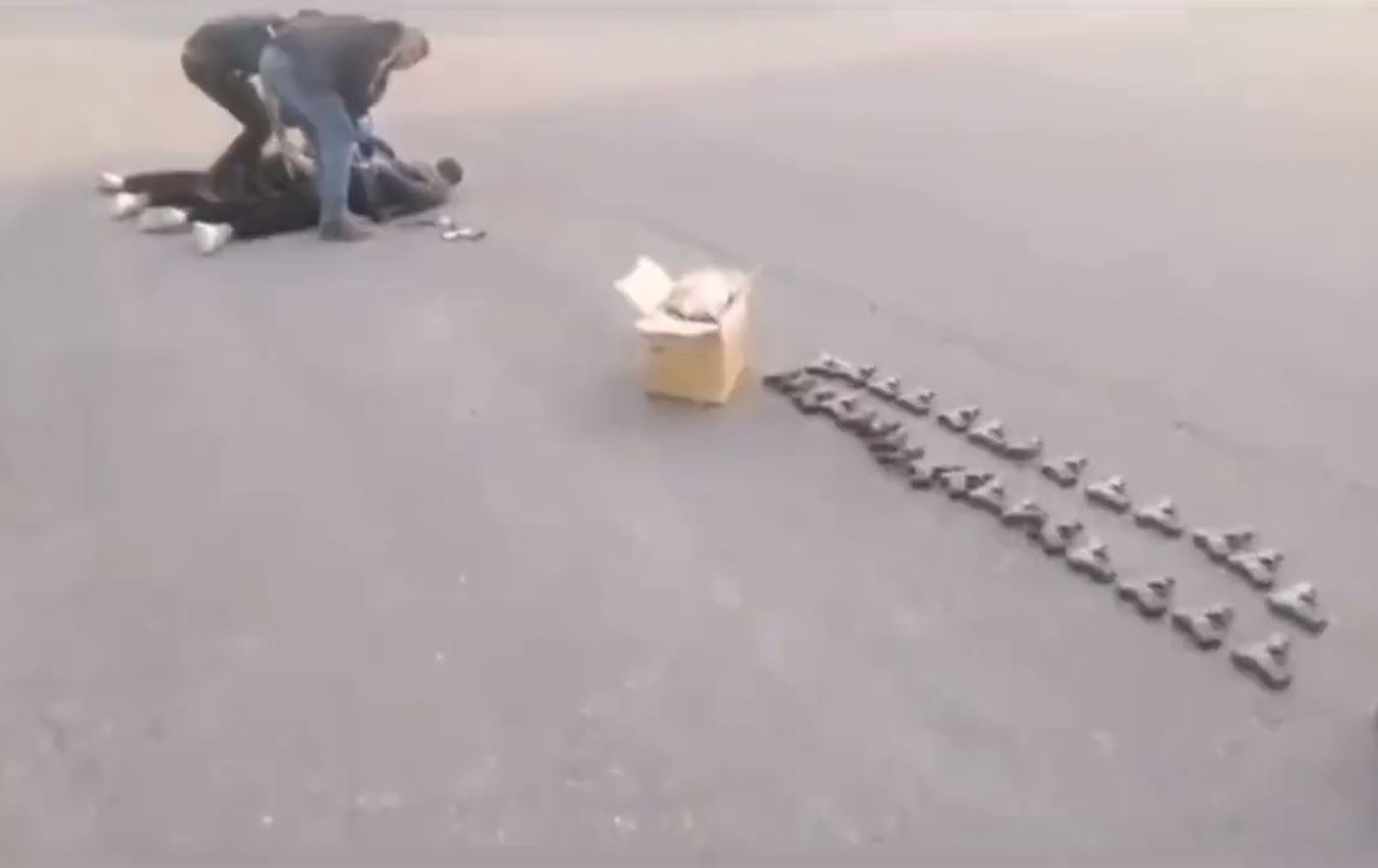 Wêneyê desteserkirina kesên ku çek bi wan re hatin qefaltin