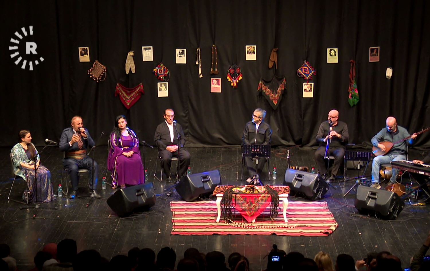 Kurdên li Stenbolê bi dengê dengbêjan xweliya li ser zimên avêt