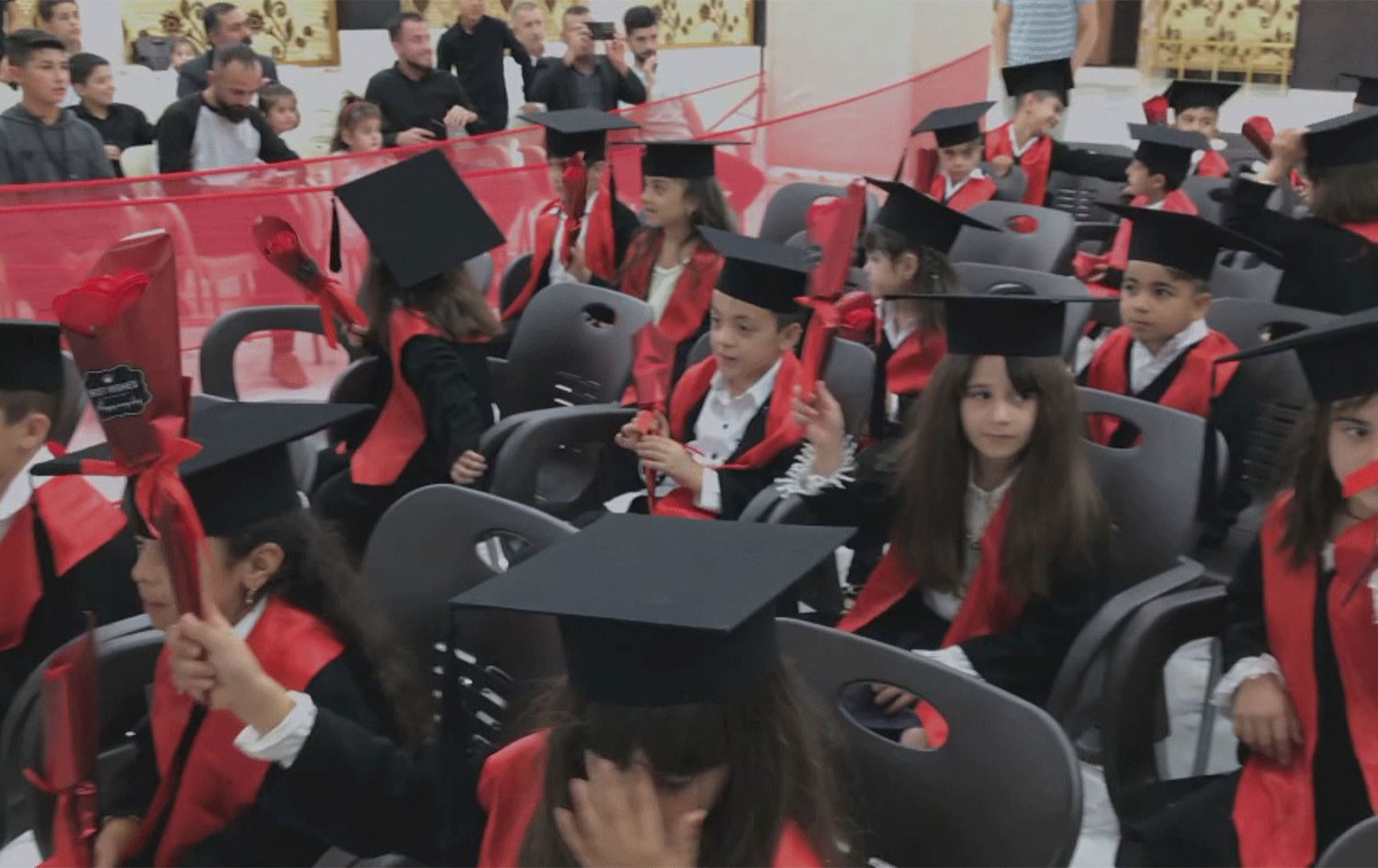 دەستپێشخەریی نادیە موراد لە شنگال ئاهەنگی دەرچوون بۆ 55 منداڵ رێکدەخات