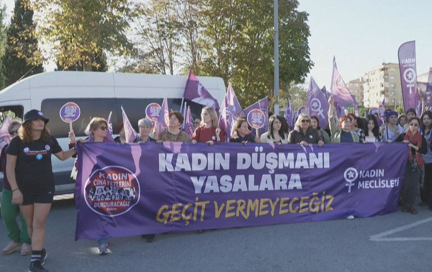 Jinan ji bo mafên xwe xwepêşandan kir