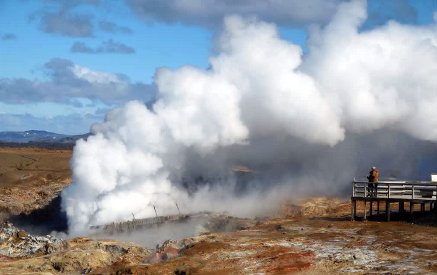 İZLANDA'DA OHAL İLAN EDİLDİ -İki haftada 20 bin sarsıntı