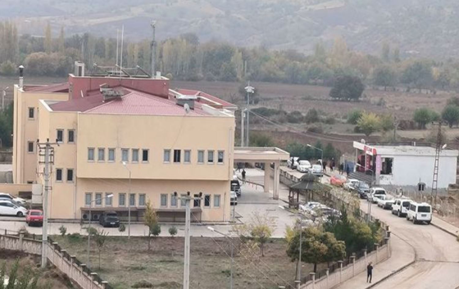 Kesekî ku zevî cot dikir, rastî êrişa çekdarî hat / Wêne: Ajans