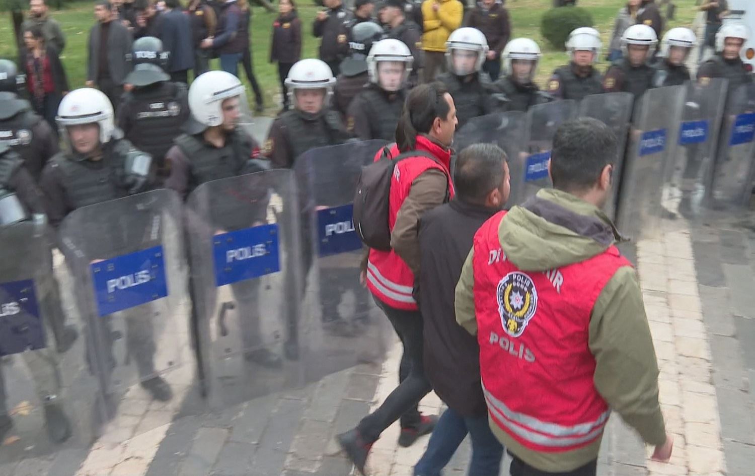 Rê li ber meşa HEDEPê ya ji bo Ocalan hat girtin