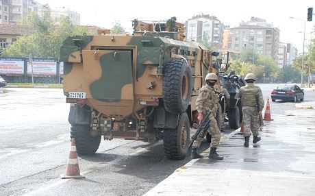 Leşkerên Tirkiyeyê ketin nav Amedê