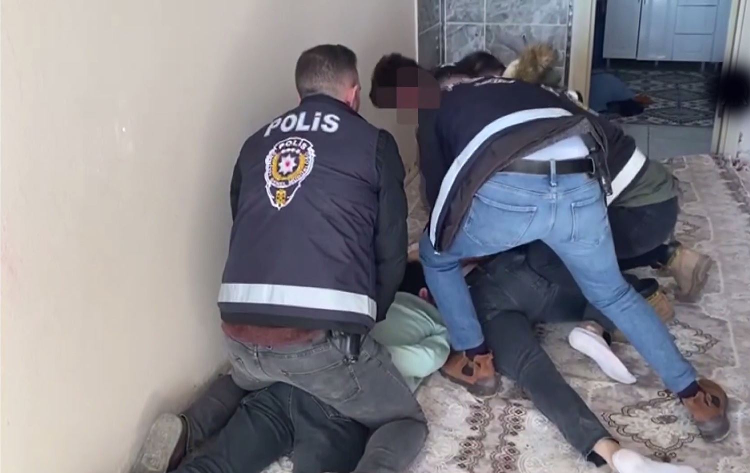 Dîmenê desteserkirina gumanbaran/Wêne: Ji vîdeoya: AAyê