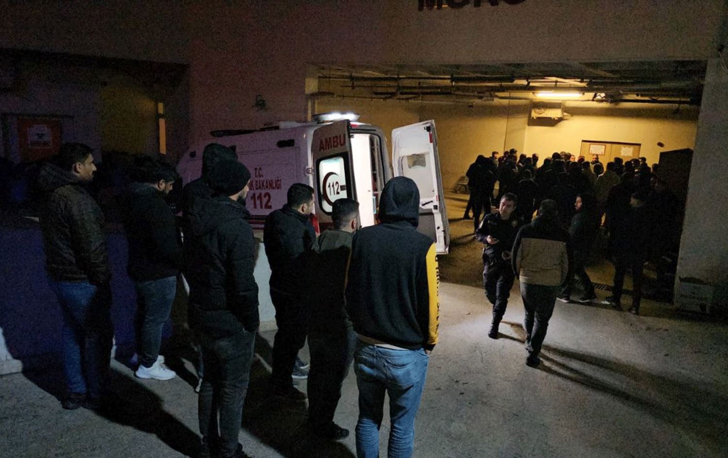 Kesên ku çûne ber Naxweşxaneya Perwerde û Lêkolînê ya Sêrtê / Wêne: AA