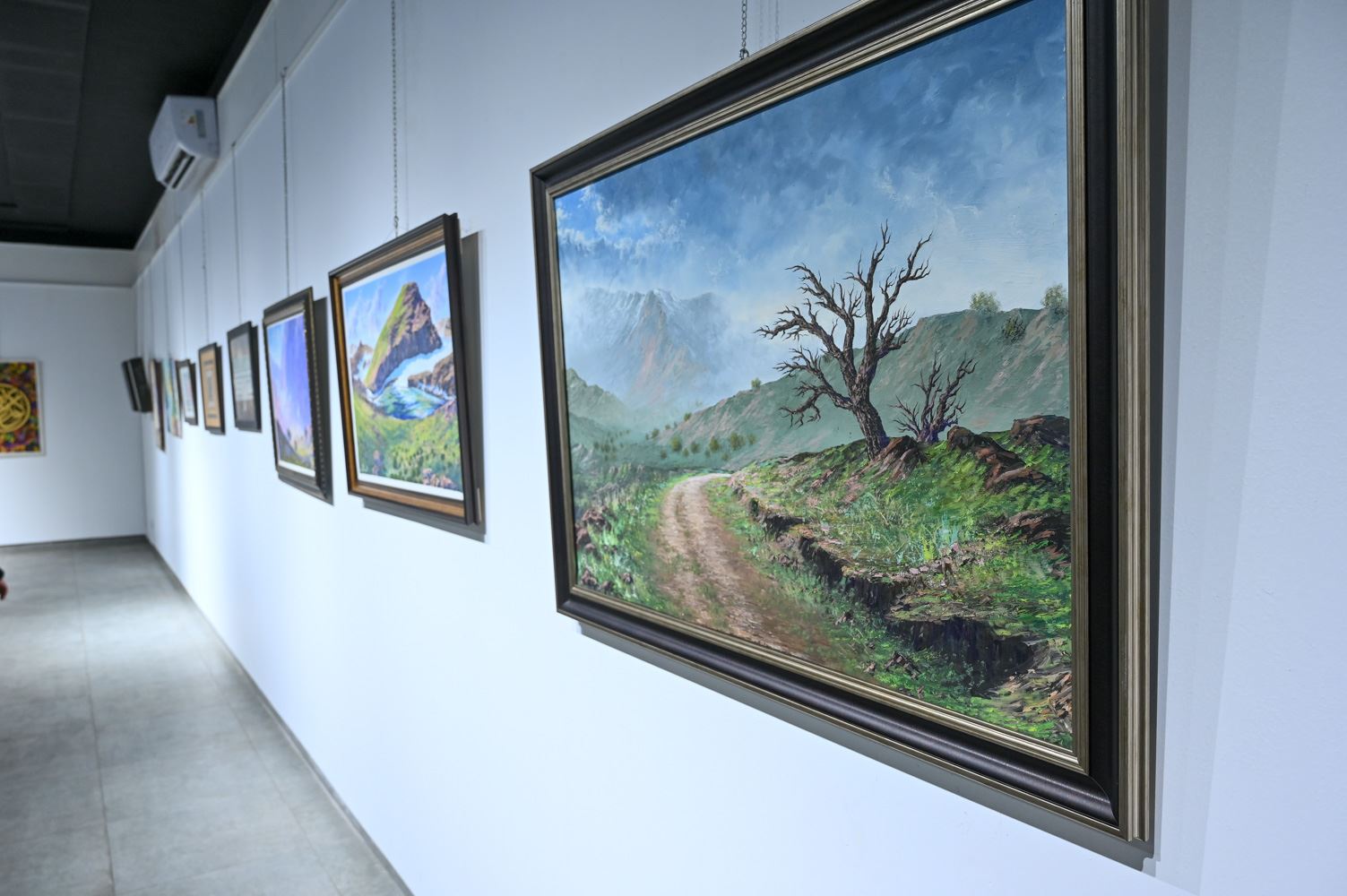 لە هەولێر پێشانگەیەکی هونەری بۆ 20 مامۆستا کرایەوە