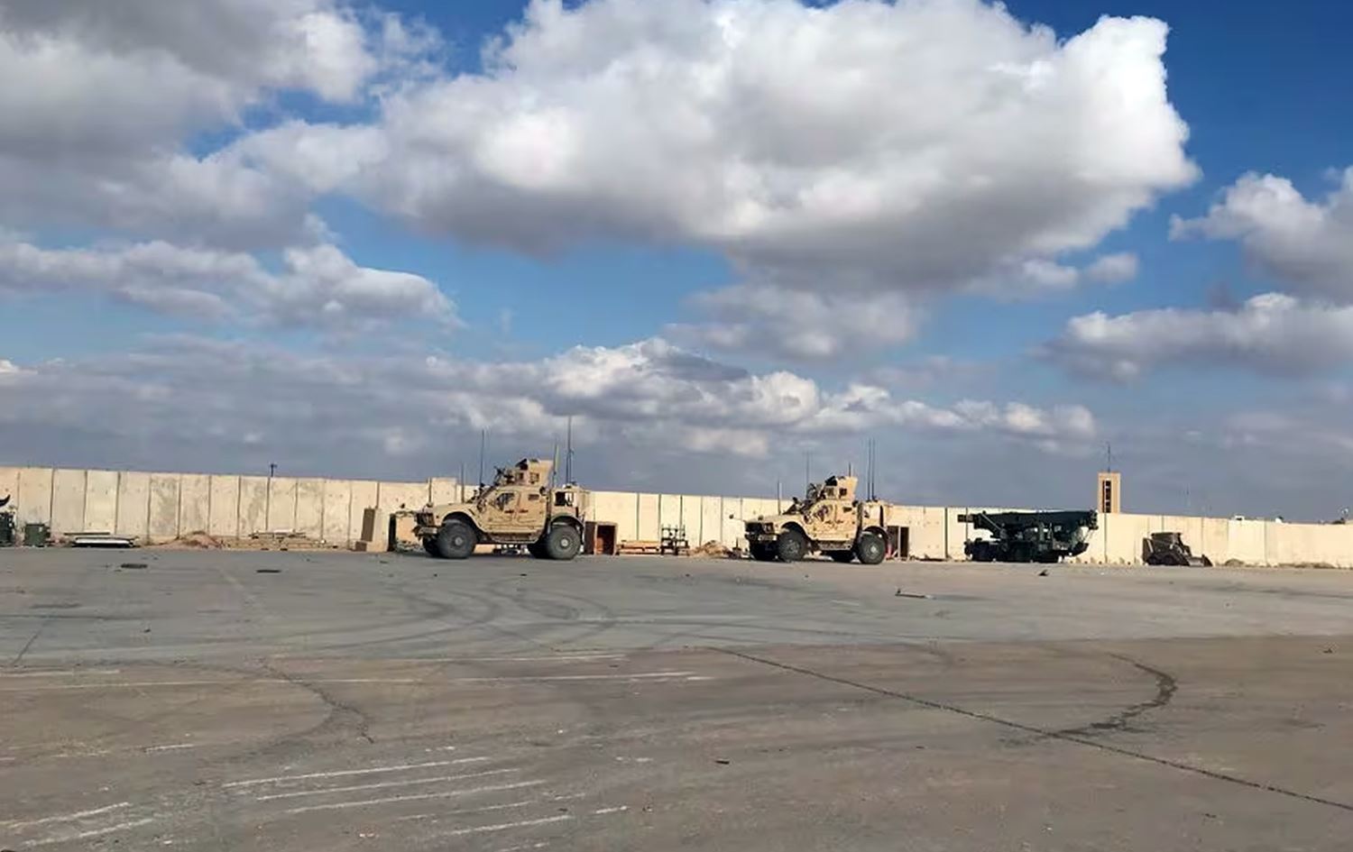 Baregeha leşkerî ya Eyn Esedê/Wêne: Reuters