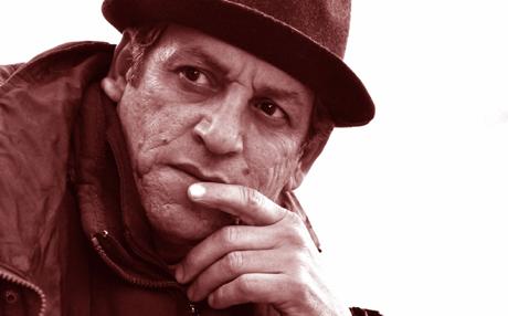 كوردێك جلوبەرگی ئەكتەرانی عەرەب دیزاین دەكات