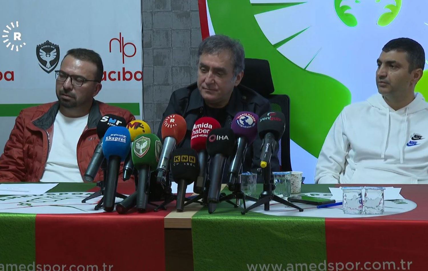 Serokê Amedsporê Azîz Elaldi daxuyaniyek da çapemeniyê/Wêne: Rûdaw