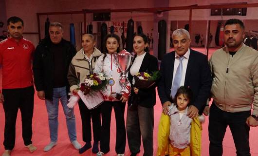 Dünya Şampiyonu Erivan, Dersim'de coşkuyla karşılandı