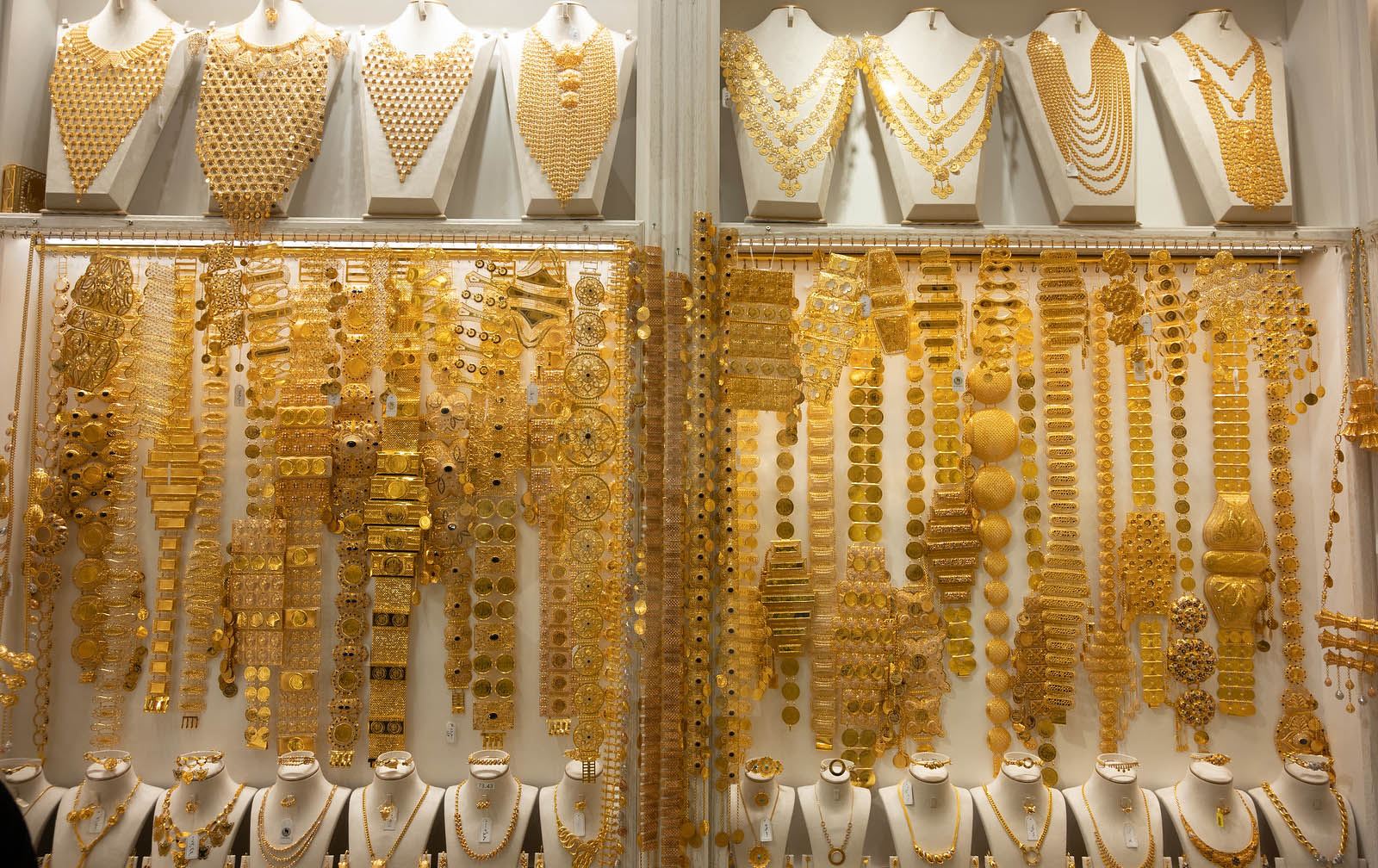 نرخی زێڕ لە بەرزترین ئاستی 7 مانگیدا مامەڵەی پێوەدەکرێت