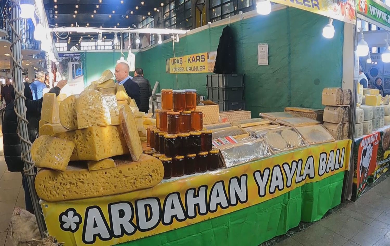 جووتیارانی باکووری کوردستان بەرهەمەکانیان لە 'پێشانگەی ئەردەخان' دەخەنەڕوو