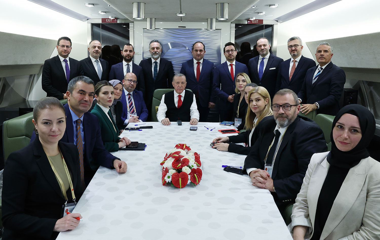Erdoğan, Yunanistan ziyareti dönüşü uçakta gazetecilere konuştu / AA Erdoğan, Yunanistan ziyareti dönüşü uçakta gazetecilere konuştu / AA