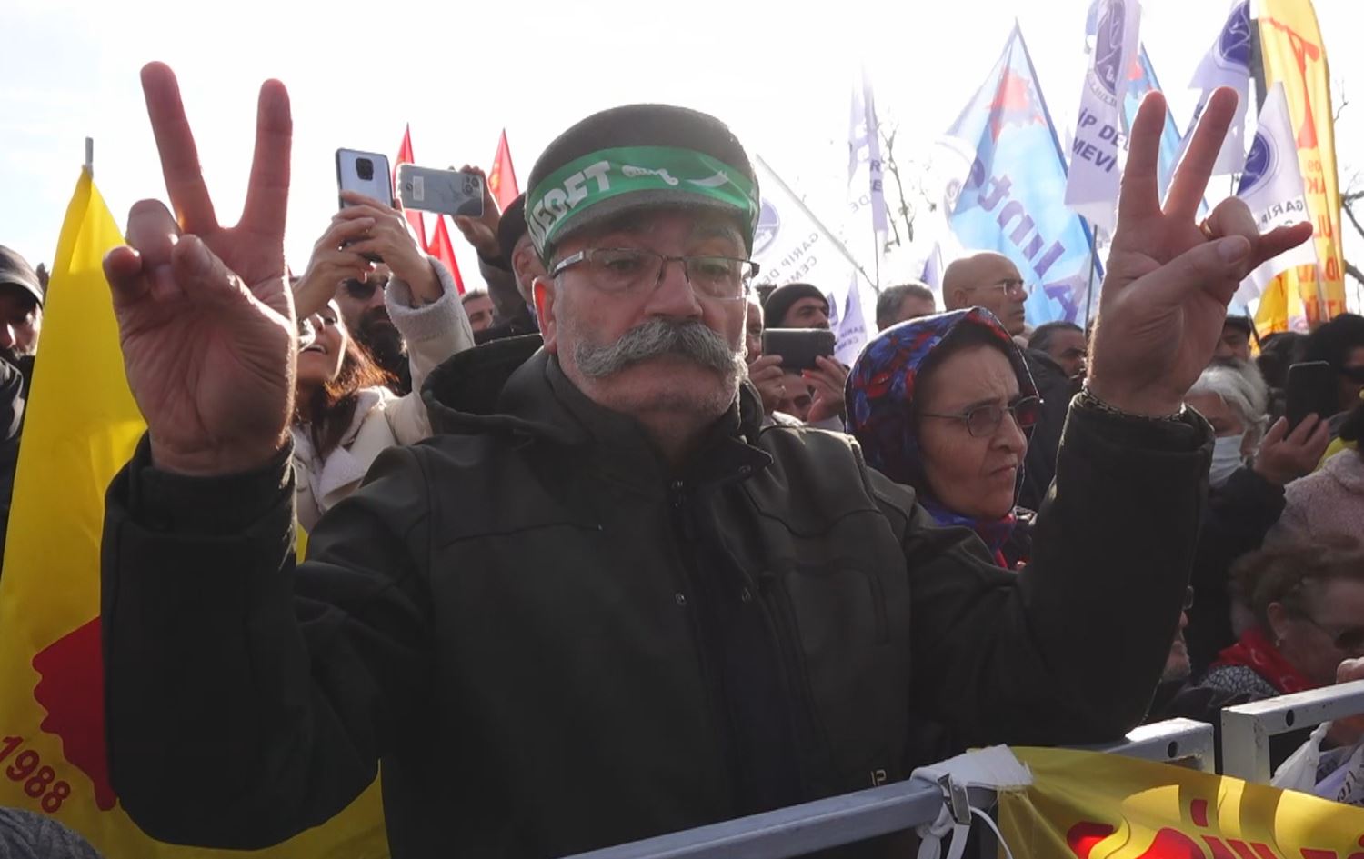 Elewiyan bi daxwaza jiyaneke wekhev mîtîngek li dar xist