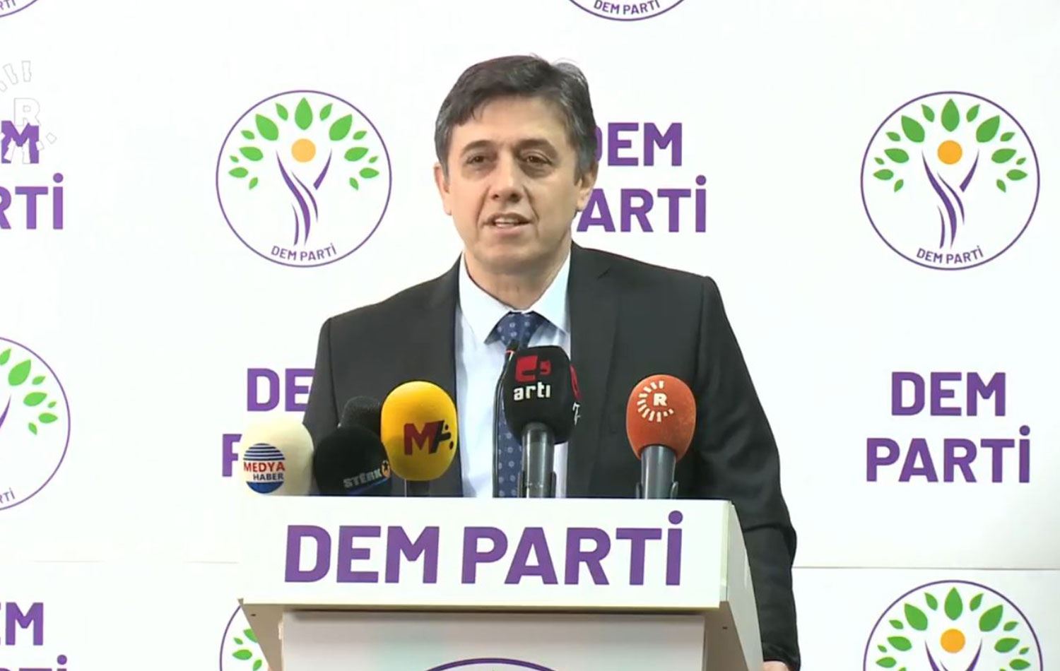 Mehmet Rüştü Tiryaki, DEM Parti genel merkezinde açıklama yaptı. / Rûdaw
