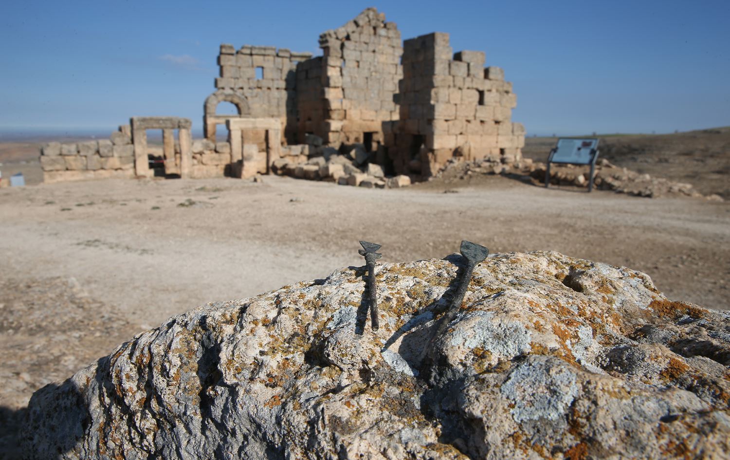 Li Keleha Zerzevanê amûrên neştergeriyê hatin dîtin