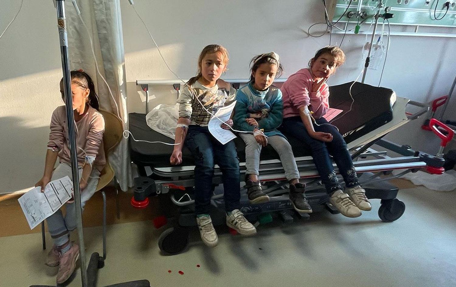 Zarokên ku bi jehrê ketinê/Wêne: TRT