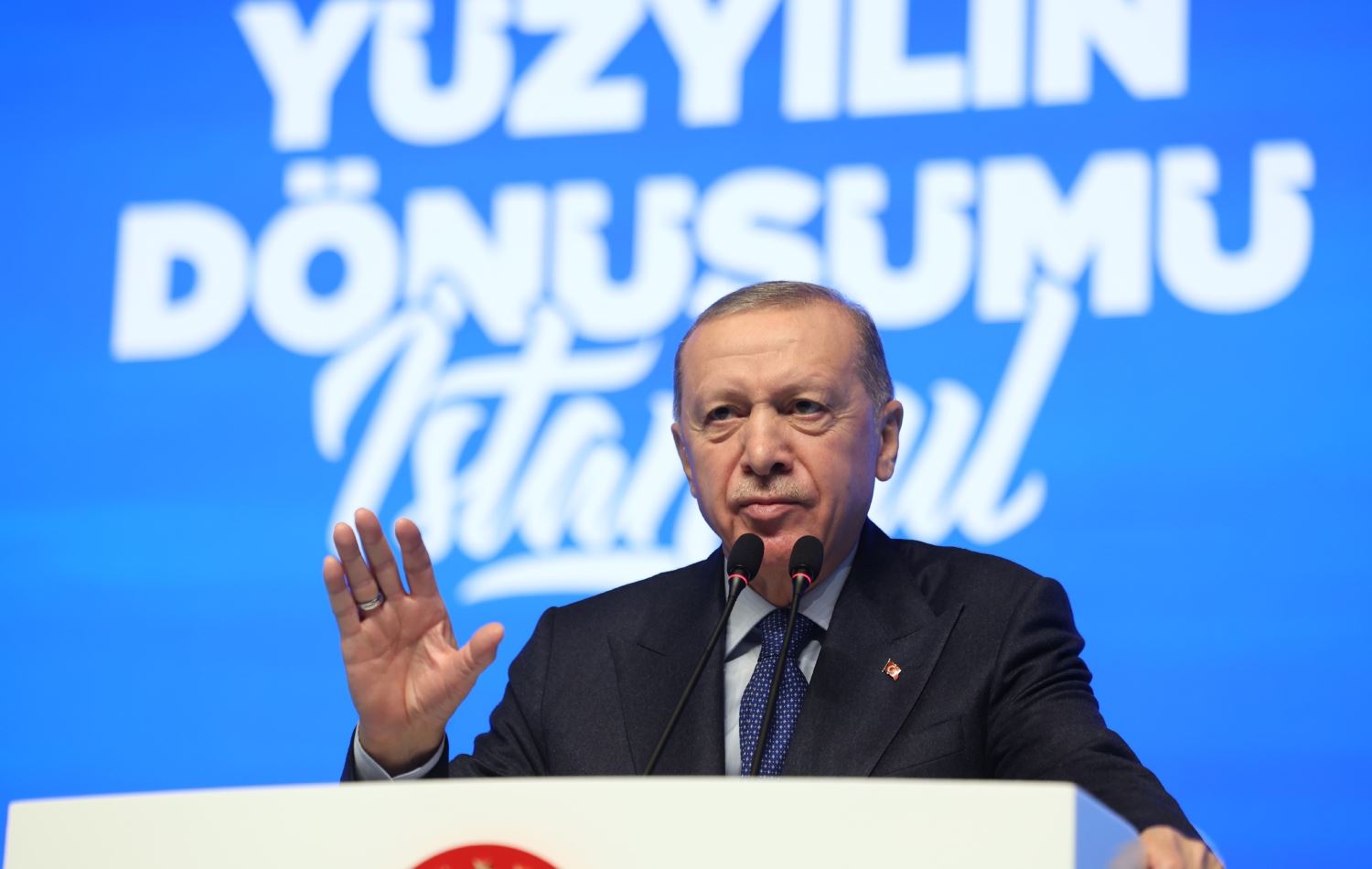 رەجەب تەیب ئەردۆغان لەکاتی پێشکێشکردنی گوتارەکەی لە ئیستەنبووڵ، وێنە: AA