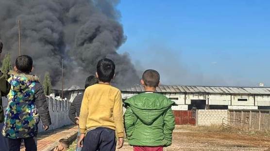 Kamışlo'daki bombardımanı izleyen çocuklar Foto: AFP 