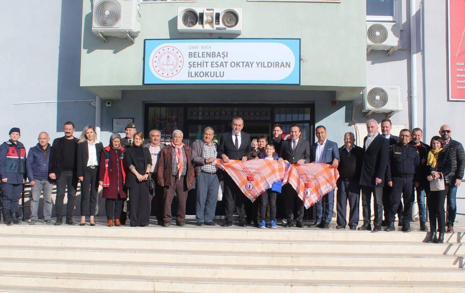 Dibistana ku navê Esat Oktya lê hatiye kirin/ Wêne: Torên Civakî