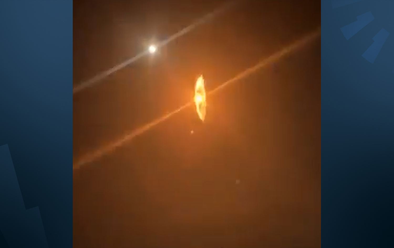 دیمەنی ساتی تەقینەوەی درۆنەکە لە ئاسمانەوە، کە لەلایەن هاونیشتمانییەکەوە بۆ رووداو نێردراوە 