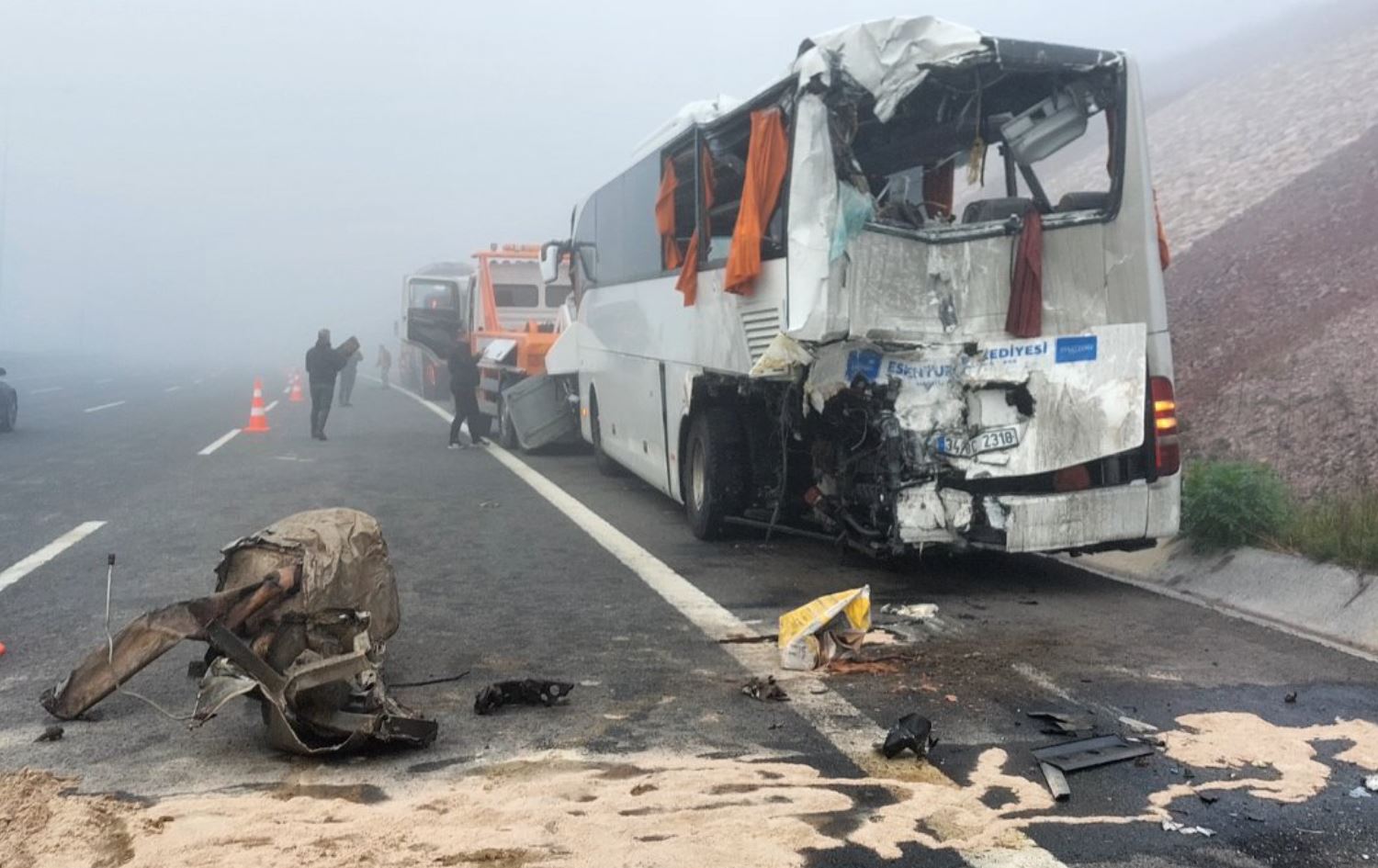 دیمەنێکی ئۆتۆمبێلە تێکشکاوەکان بەهۆی رووداوەکە، وێنە: عومەر سۆنمەز - رووداو 