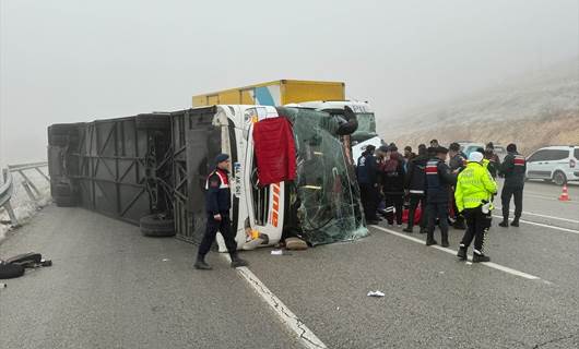 Malatya'da yolcu otobüsü devrildi: Çok sayıda ölü ve yaralı var