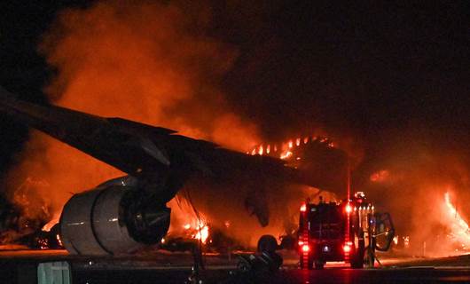 اشتعال النيران في طائرة تابعة للخطوط الجوية اليابانية/ AFP
