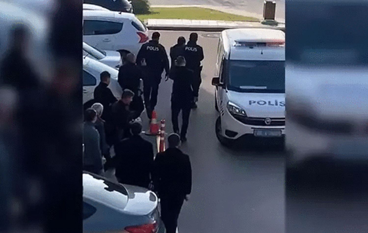 Mahkemeye sevk edilen zanlı tutuklandı. / DHA