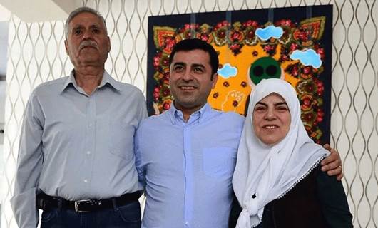 Selahattin Demirtaş anne ve babasıyla / Arşiv
