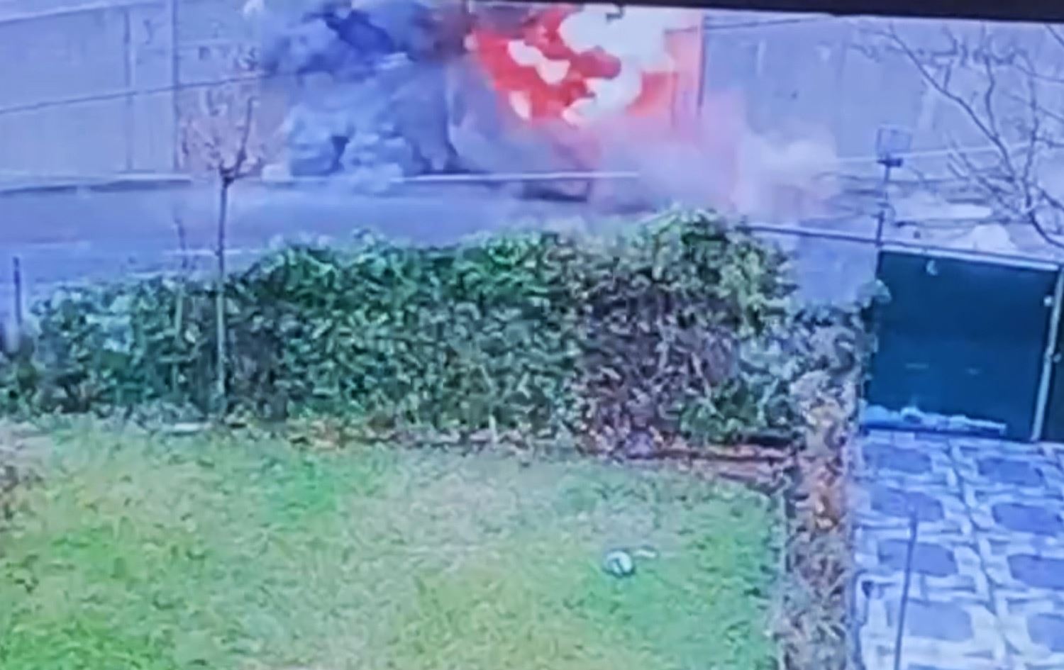 ڤیدیۆ.. گولـلەتۆپێک لەنێو گوندێکی کریستیاننشینی ئامێدی دەکەوێتەخوارەوە