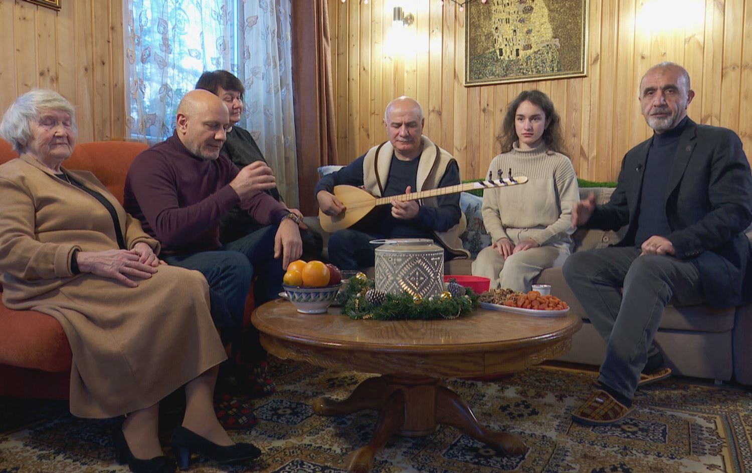 ڤیدیۆ.. پێشوازی لە جەژنی کریسمس لەلایەن خێزانێکی کورد لە رووسیا