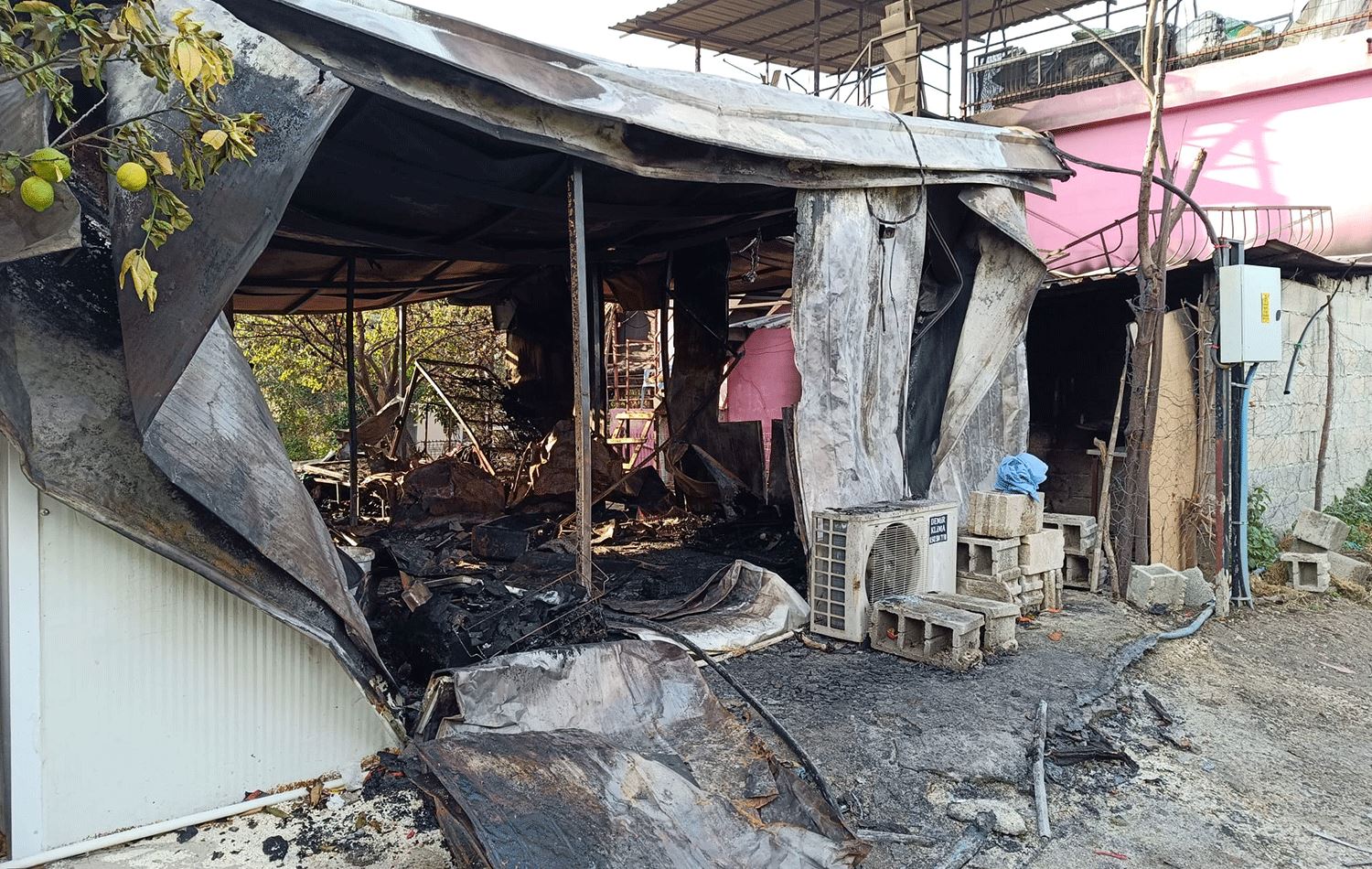 Yangın çıkan ev. / AA